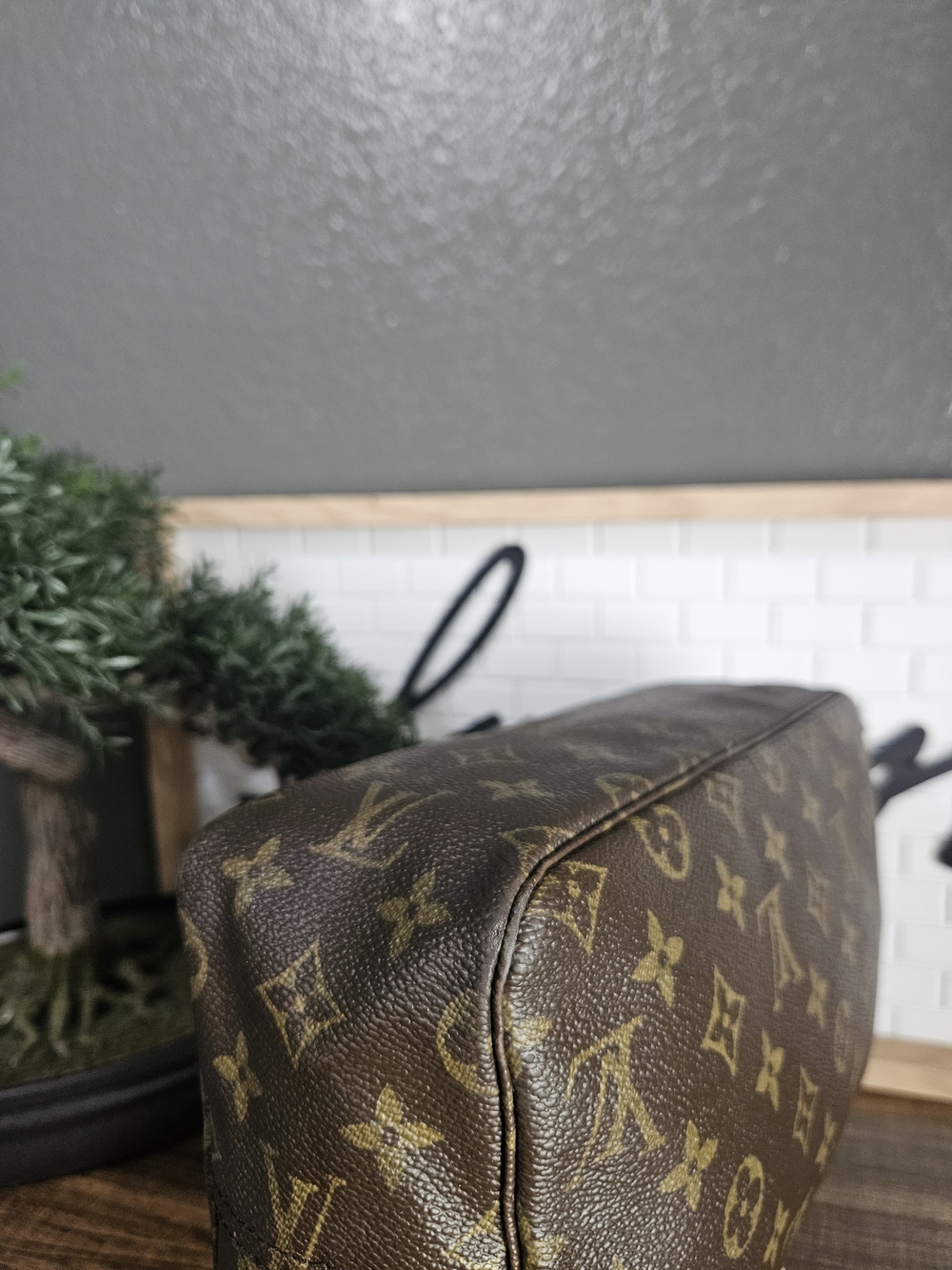 Authentic Louis Vuitton Vintage Trousse 28" Canvas Monogram Cosmetic Pouch - Picture 7 of 15